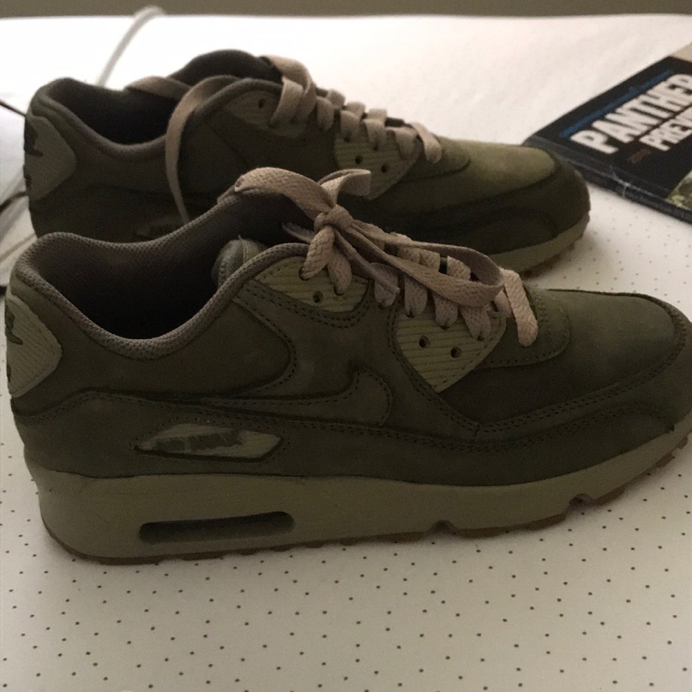 Nike air shoes army green